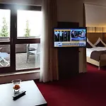 酒店 Lobinger Parkhotel & Restaurant 吉恩格南蒂布恩兹