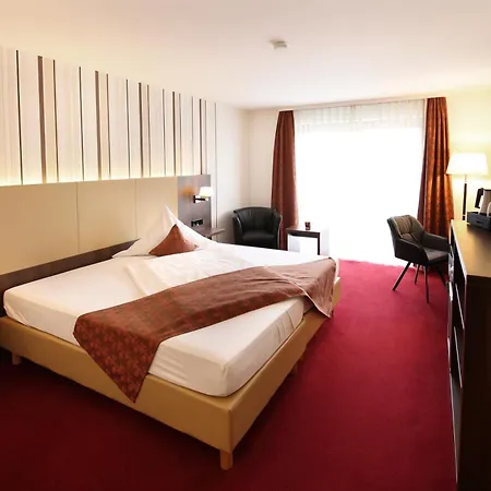فندق Lobinger Parkhotel & Restaurant 4*