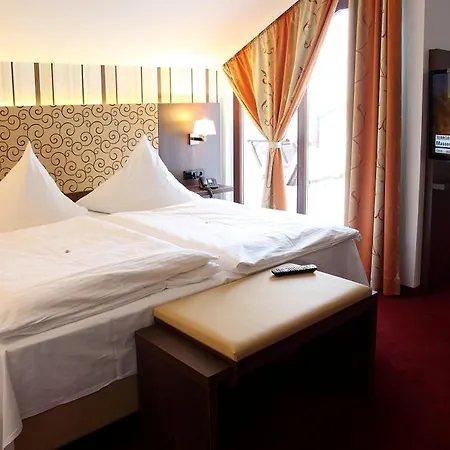 Lobinger Parkhotel & Restaurant 4*
