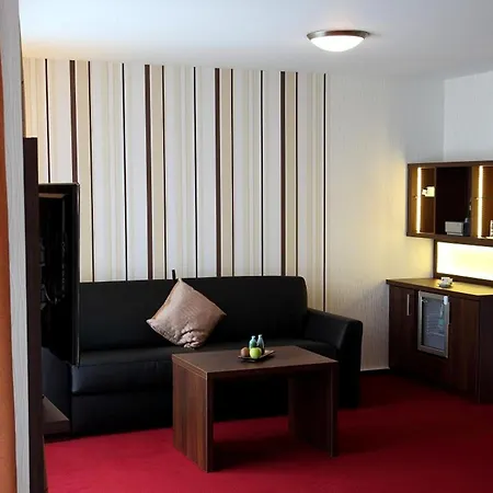 فندق Lobinger Parkhotel & Restaurant