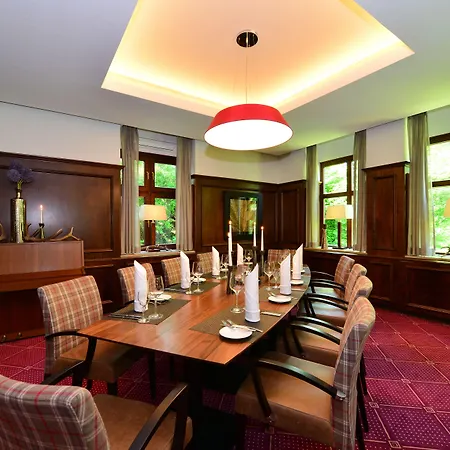 Lobinger Parkhotel & Restaurant غينغن آن در برنتس