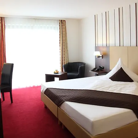 Lobinger Parkhotel & Restaurant غينغن آن در برنتس